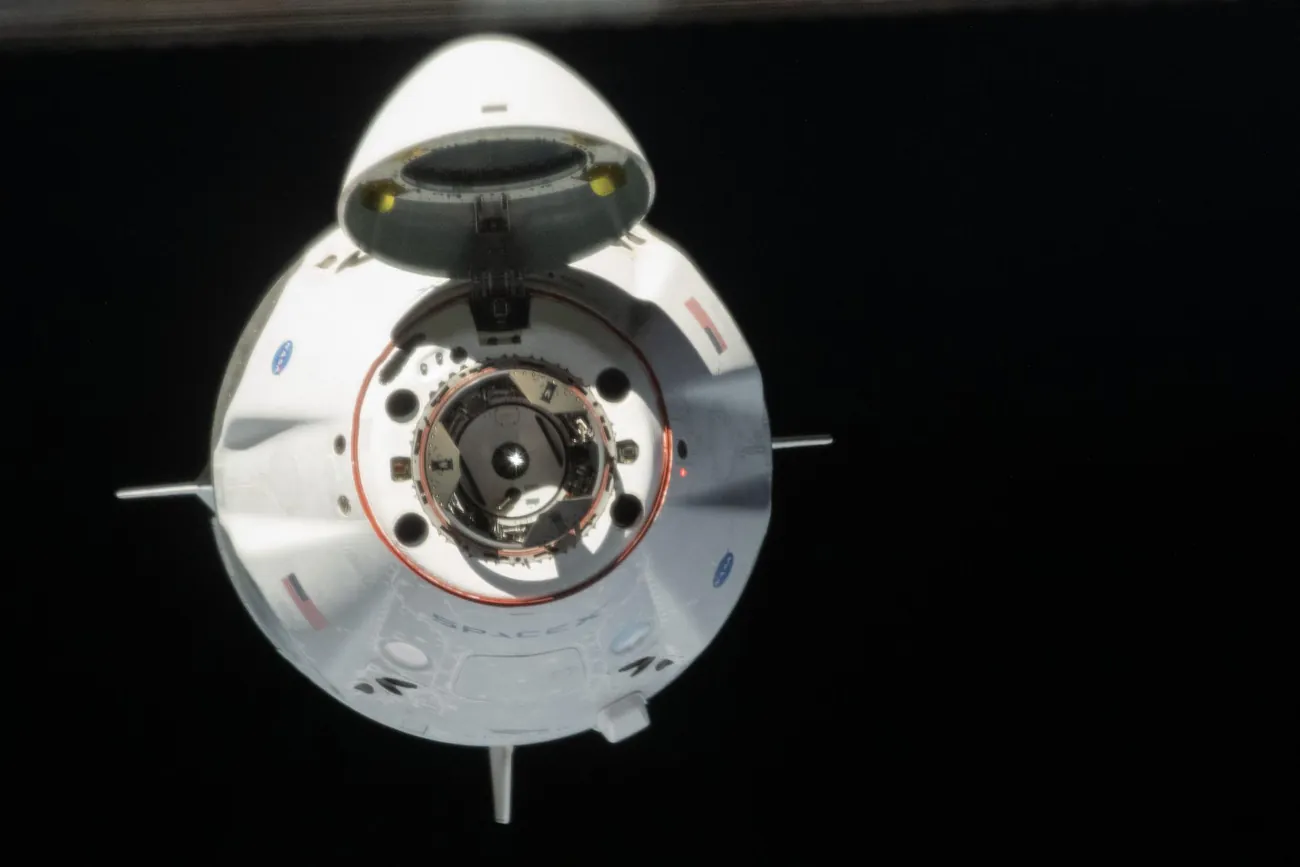 APSIS-VII on the launch mount at dawn, abort motors integrated at the base of the crew section.