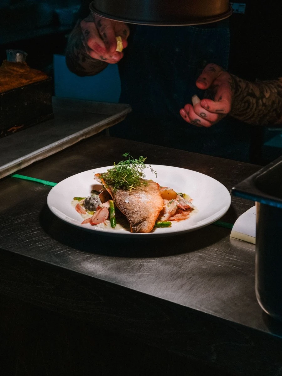 Chef Adriano Ferretti plating a course at Da Nonna